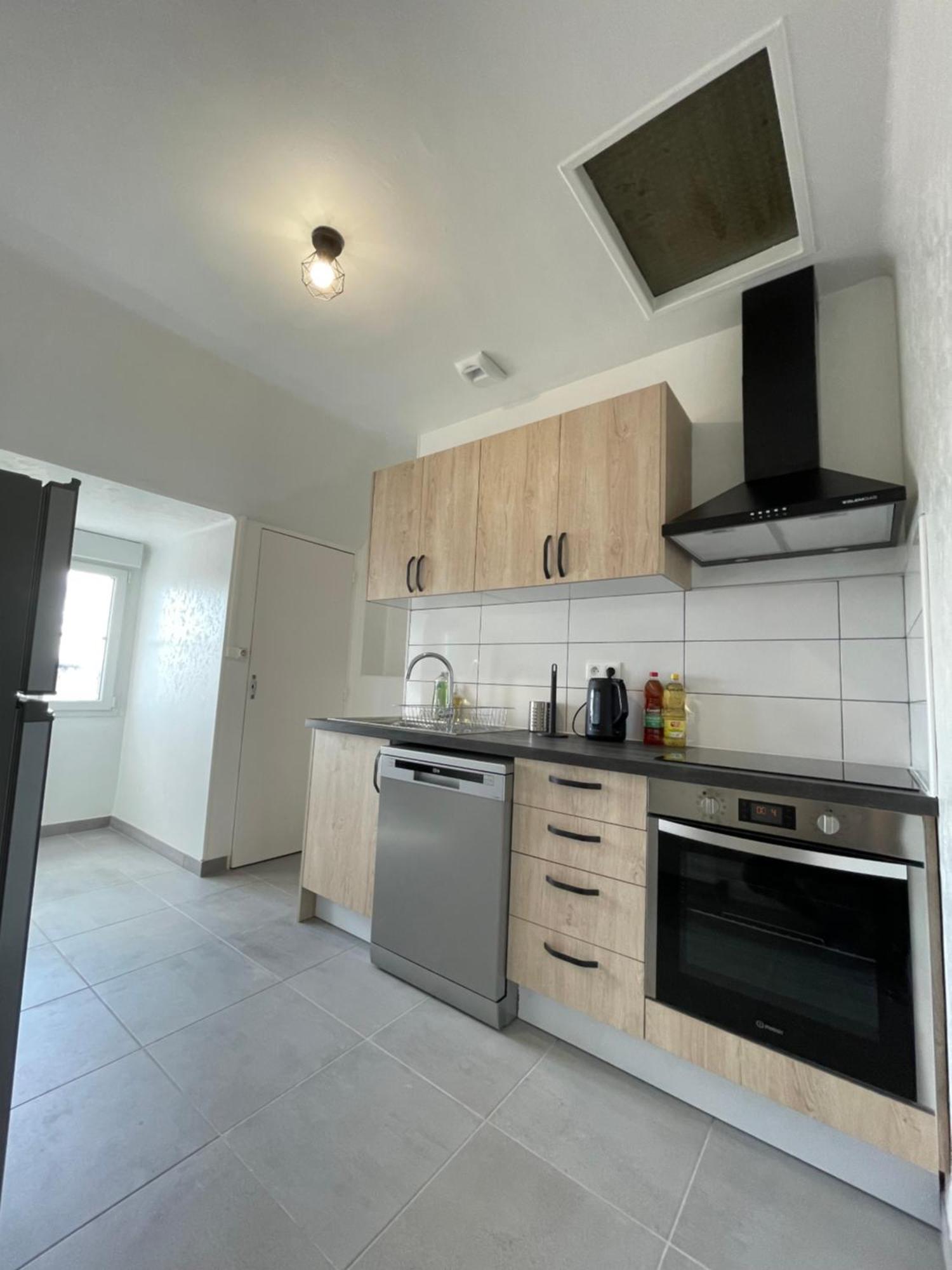 Appartement Renove Tout Equipe, Centre Ville, Proche De La Gare Et Commerce Flers Kültér fotó