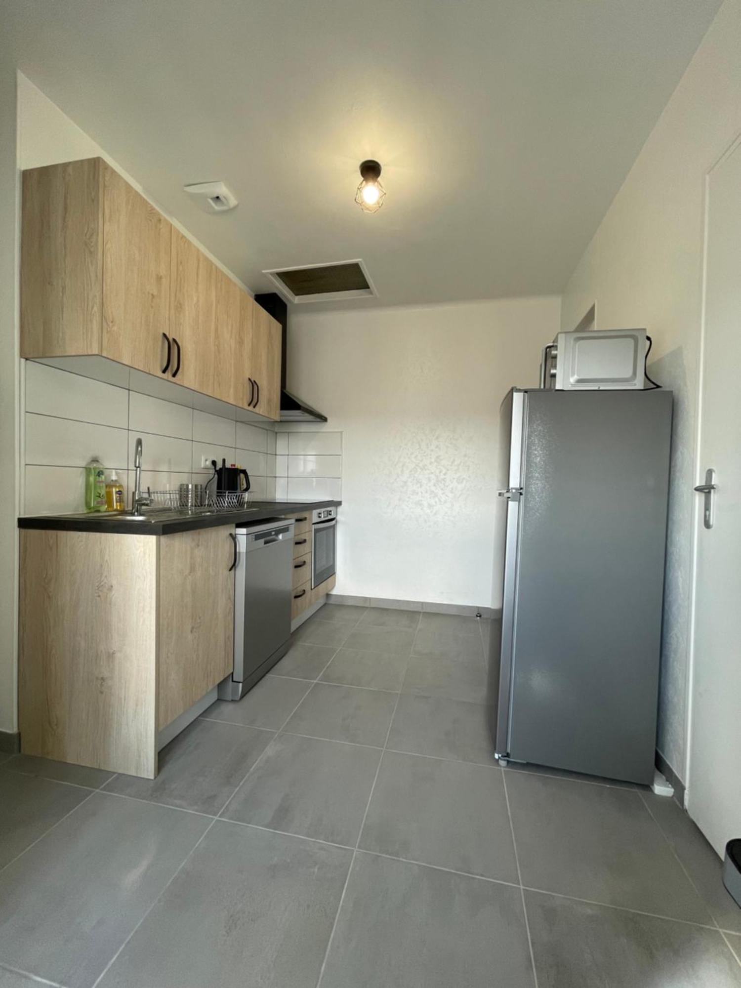 Appartement Renove Tout Equipe, Centre Ville, Proche De La Gare Et Commerce Flers Kültér fotó